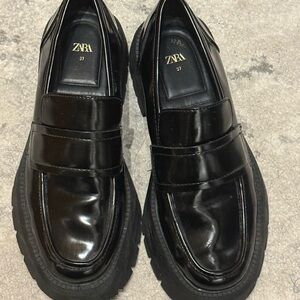 Zara Women’s Black Loafers
